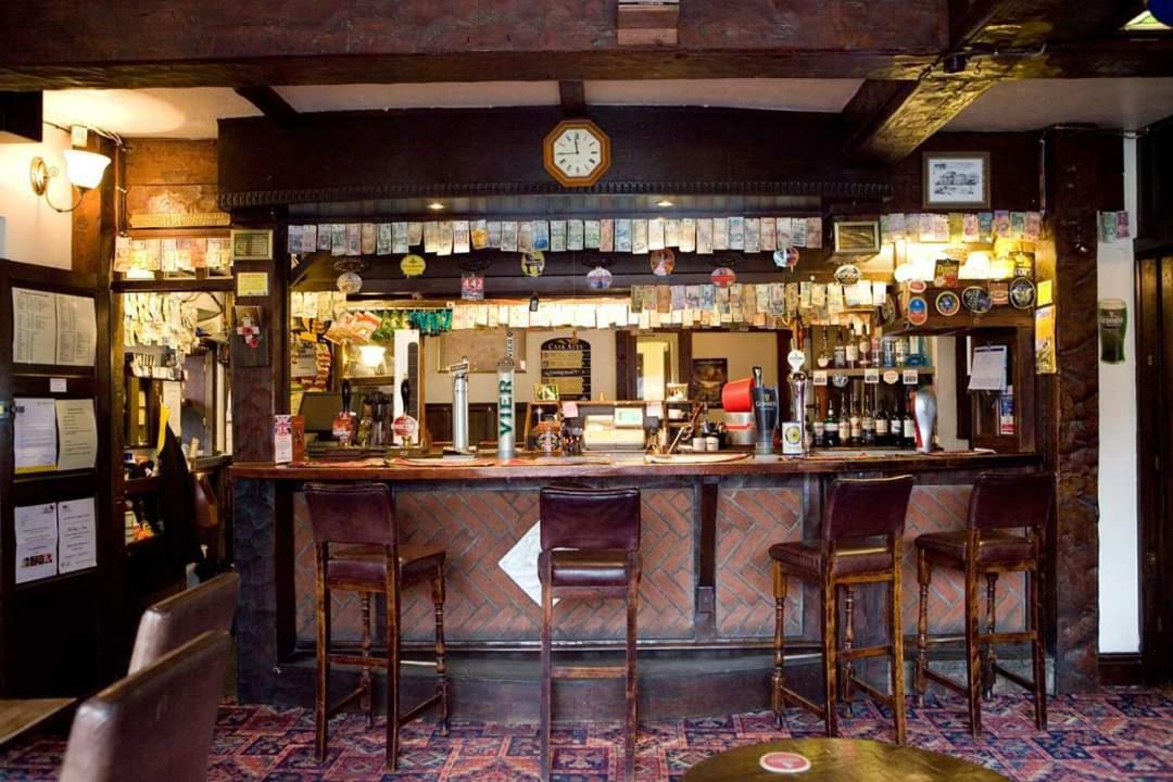 Bed and Breakfast The Kings Arms à Wilmslow Extérieur photo